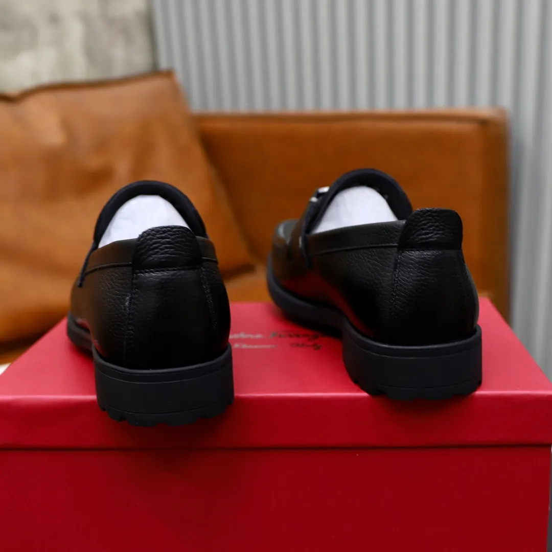 Men's shoes: 270🙅‍♂️🙅‍♂️🙅‍♂️Niuli Brand: Ferragamo Standard code: Men's code 38/44 (45 customized) Grade: Same as the official website Material: Original imported cowhide leather lining Original wear-resistant lightweight outsole Style category: Men's casual slip-on shoes Distinguished luxury brand elements top luxury Color: Actual picture color